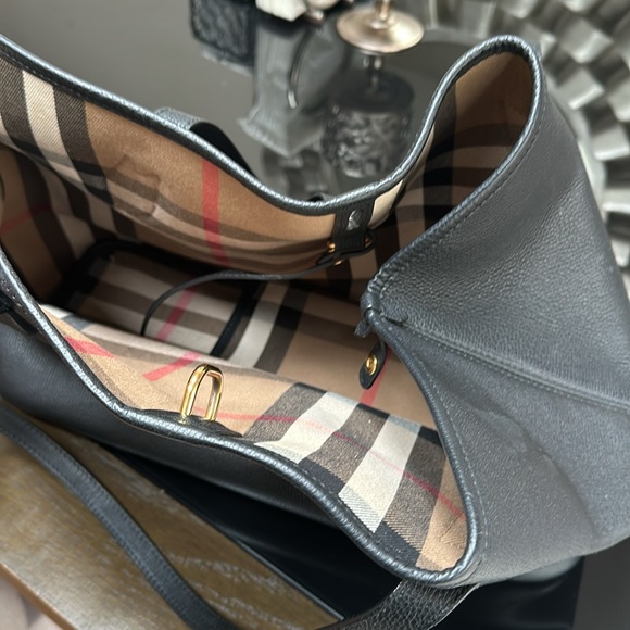 Burberry Tote Bag Large with Pouch - Picture 11 of 16